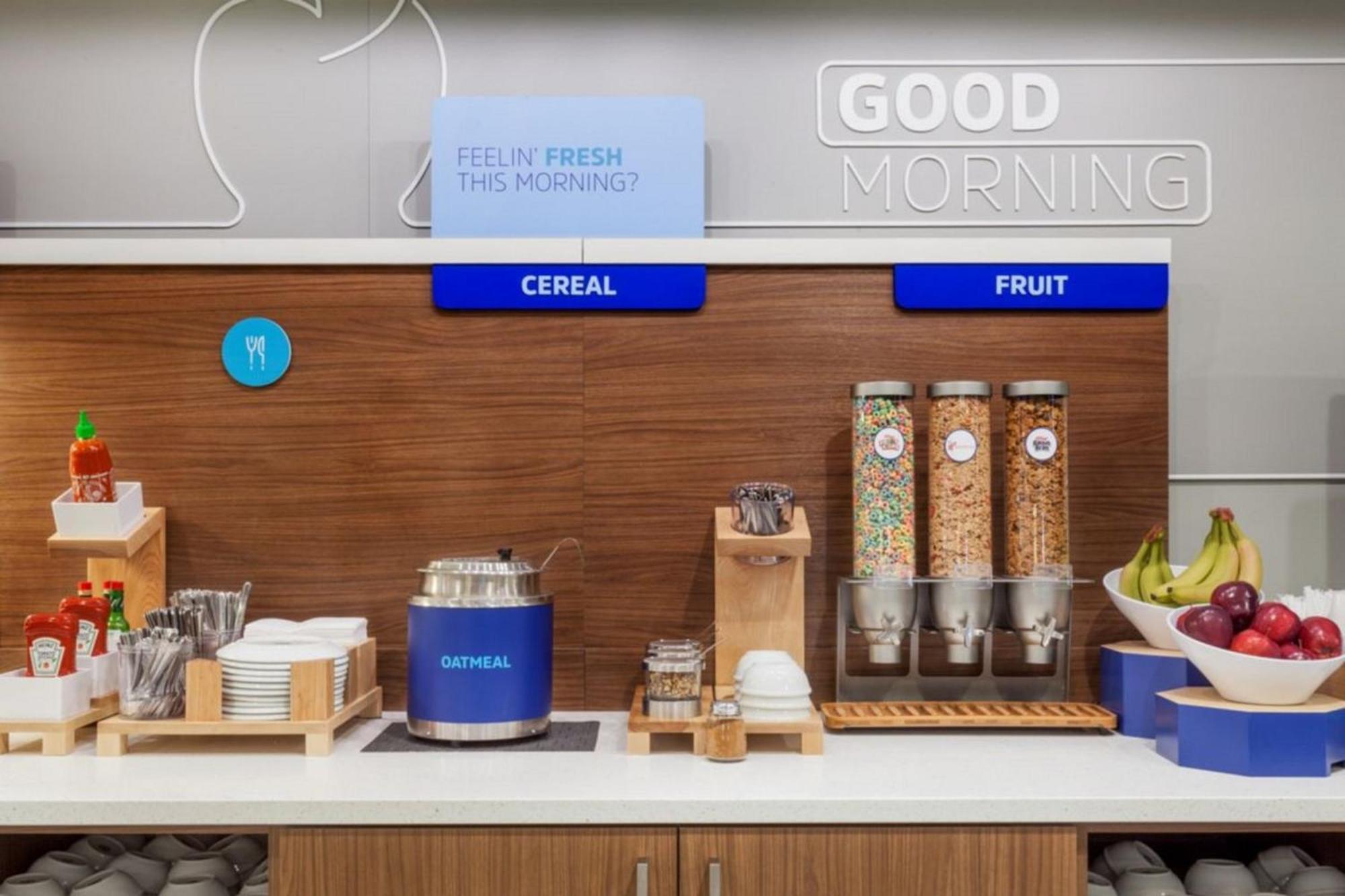 Holiday Inn Express Hotel & Suites Indianapolis Dtn-Conv Ctr By Ihg Ngoại thất bức ảnh